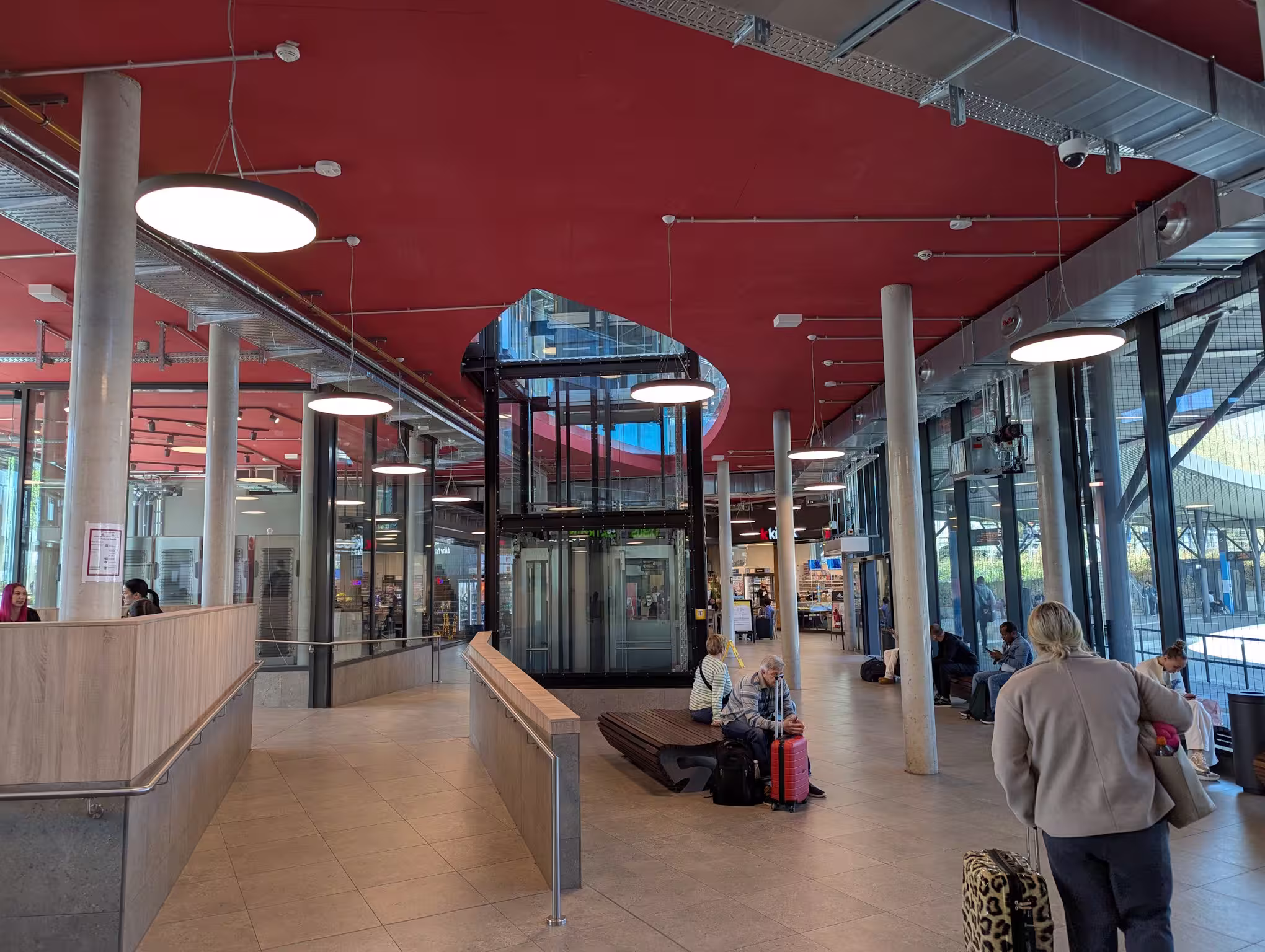 an interior view of the waiting hall with an elevator and a wheelchair ramp.